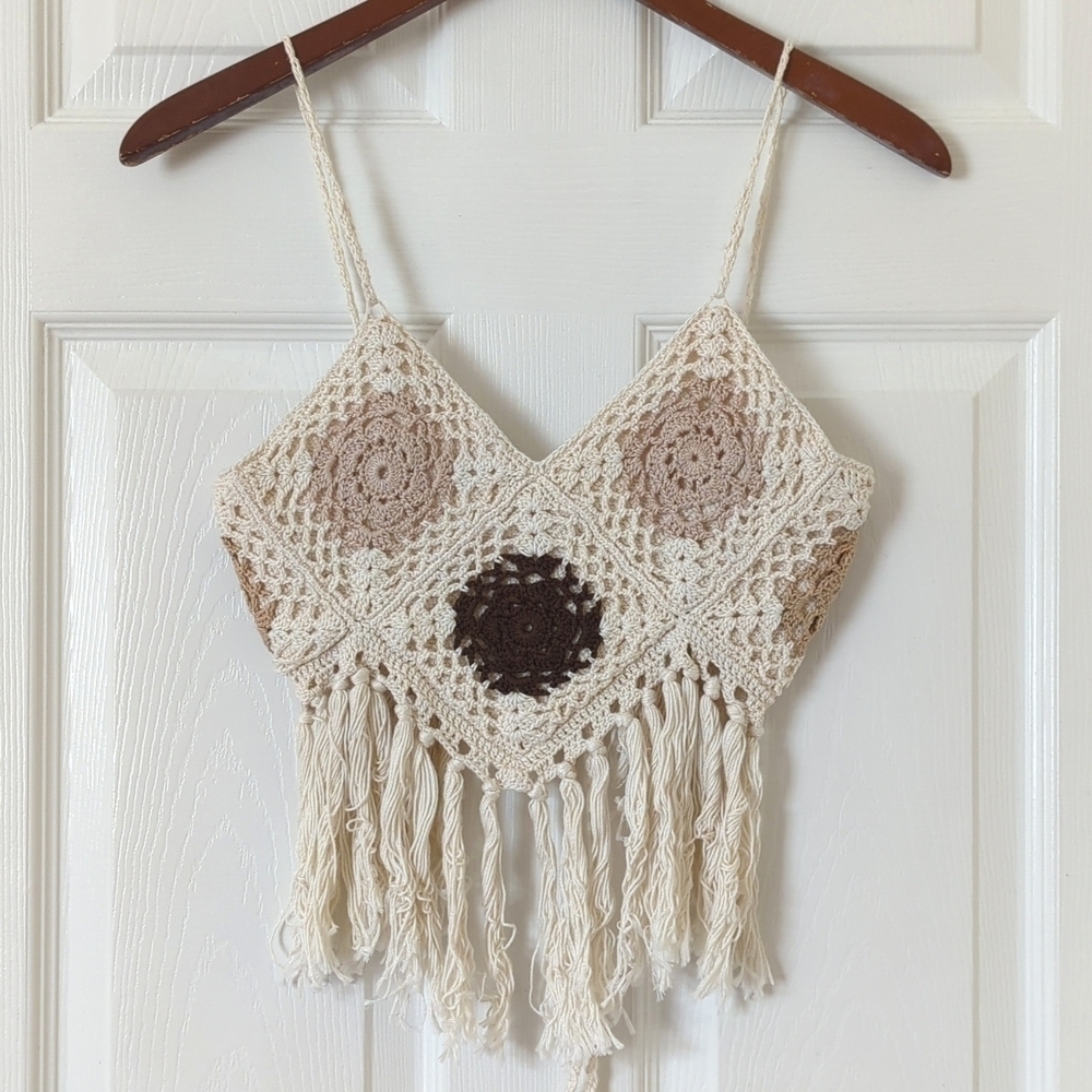 Boho Chic Granny Square Crochet Knit Tassel Trim Cropped V-neck Tank Top Cream